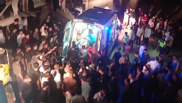 Hakkari'de acı olay: Anahtarını unutan uzman çavuş, itfaiye aracının kayması sonucu hayatını kaybetti