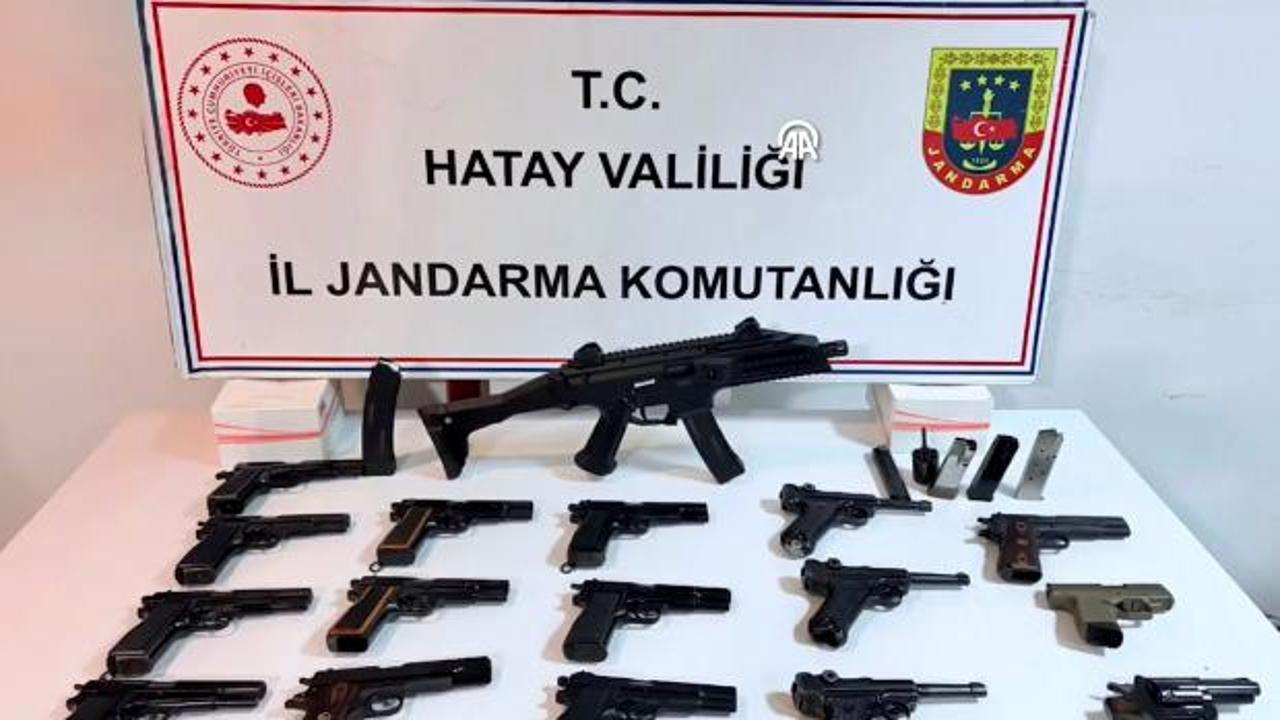 Hatay'da tır dorsesinde 17 tabanca ele geçirildi: Sürücü gözaltında