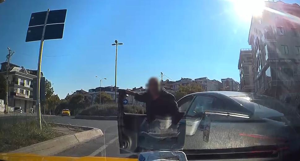 Beylikdüzü'nde trafik magandası taksiciyi darp etti