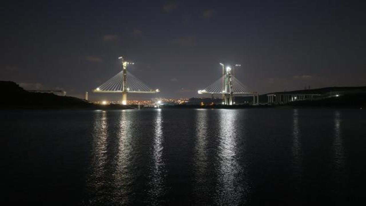 Kanal İstanbul'un ilk köprüsü siluete damga vuruyor: Sazlıdere gece şantiyesinde ışıklar yandı