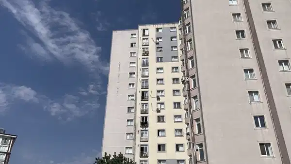 Beylikdüzü'nde yalnız yaşayan kadın, komşularının ihbarı üzerine evinde ölü bulundu