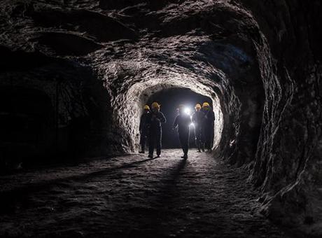 Güney Afrika'da kaçak madende facia: 14 işçi hayatını kaybetti