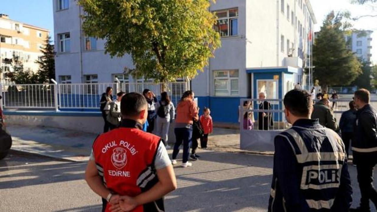Yeni eğitim döneminde okullara 30 bin güvenlik görevlisi: Dedektörlü kontrol dönemi başlıyor