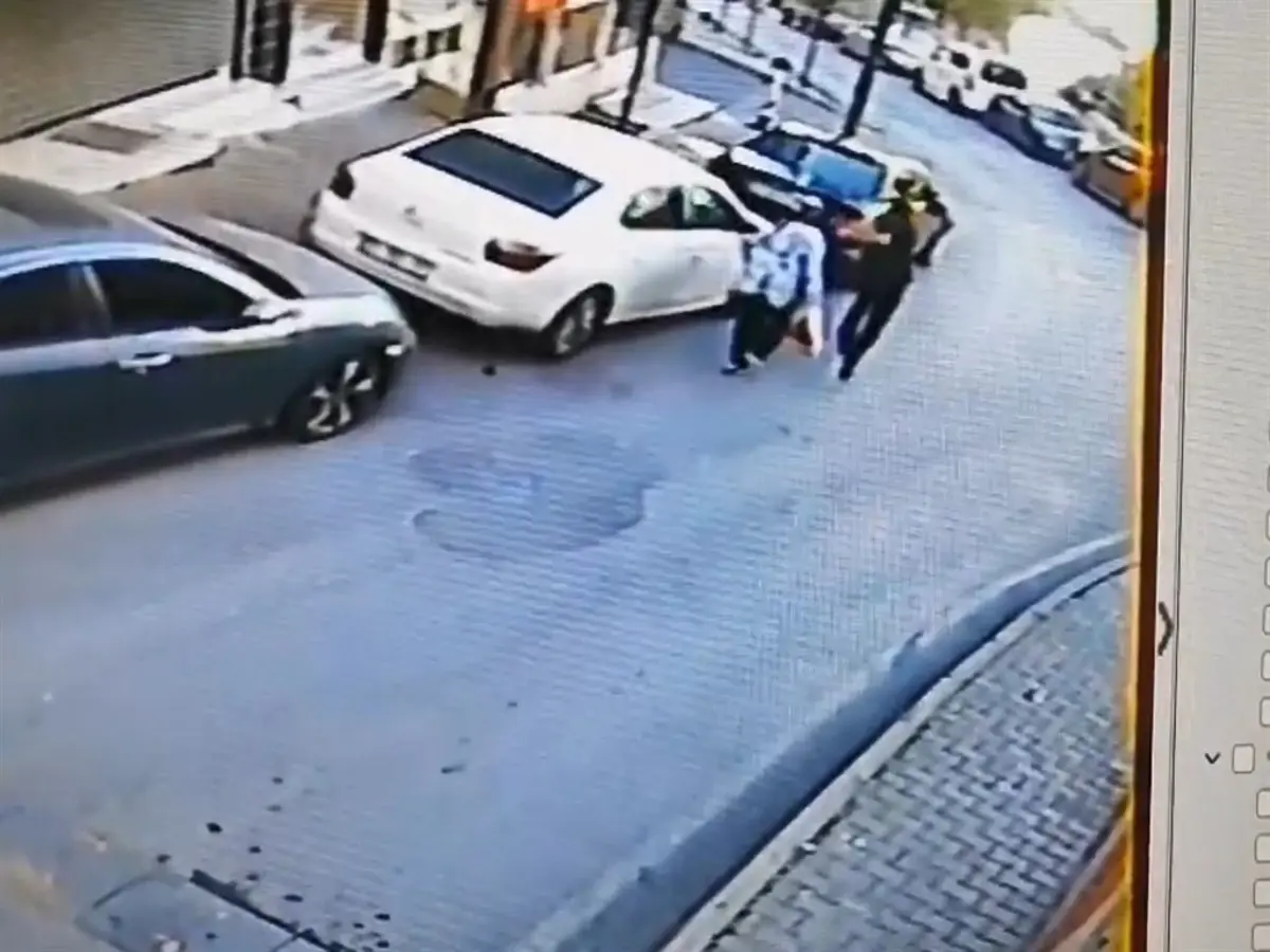 Şişli'de sokak ortasında kadına yumruklu saldırı: Saldırgan firari