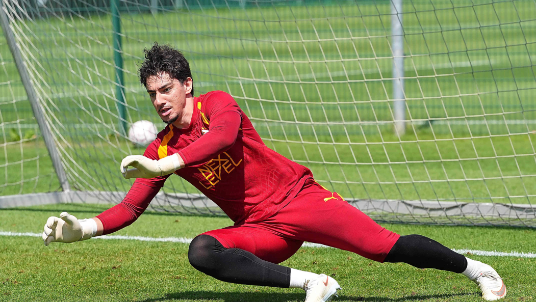 Galatasaray'da kaleci rotasyonu yeniden şekilleniyor: Jankat Yılmaz sürprizi