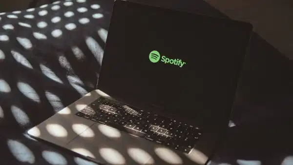 Spotify'dan yapay zeka kararı: Sanatçı profillerine yeni rozet geliyor