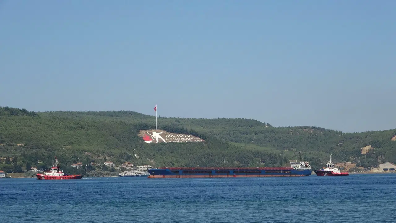 Çanakkale Boğazı'nda 142 Metrelik Kargo Gemisi Makine Arızası Geçirdi