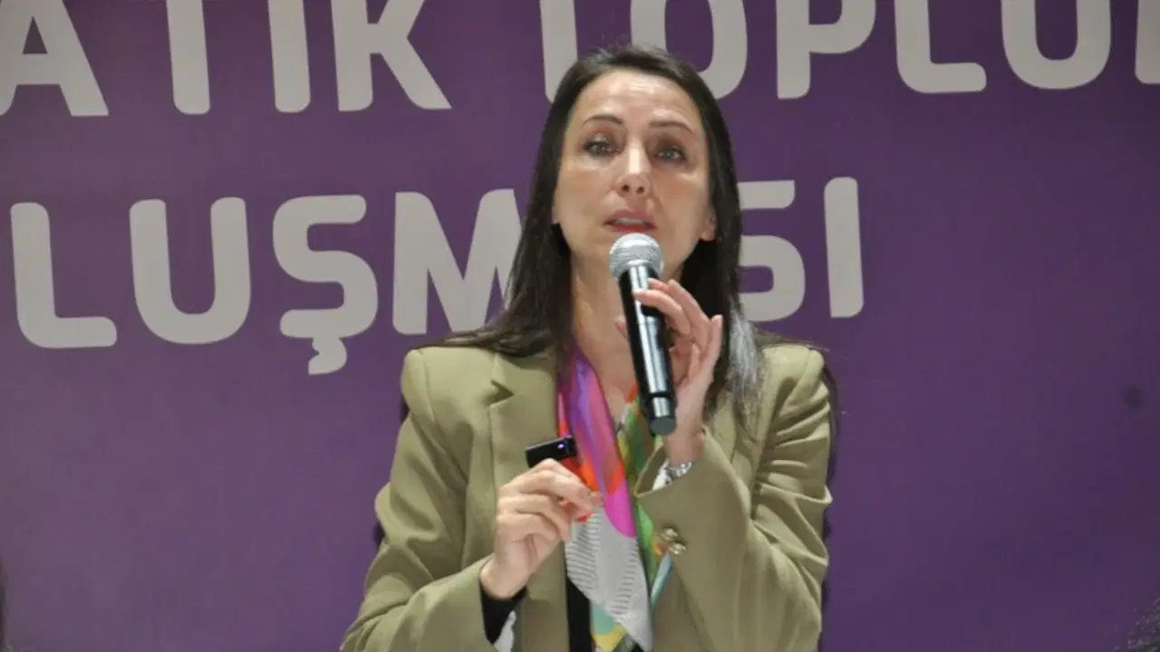 DEM Parti'nin YENİ Parti'ye 'çerçeve yasa' eleştirisi: 'Tamamının 'evet' oyu vermesini beklerdik'