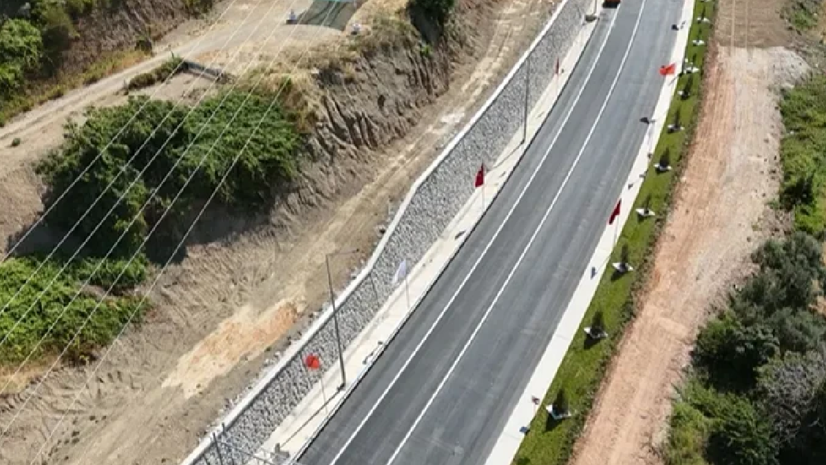 Yıllardır beklenen yol açılıyor: Mesafe 30 dakikaya düşüyor
