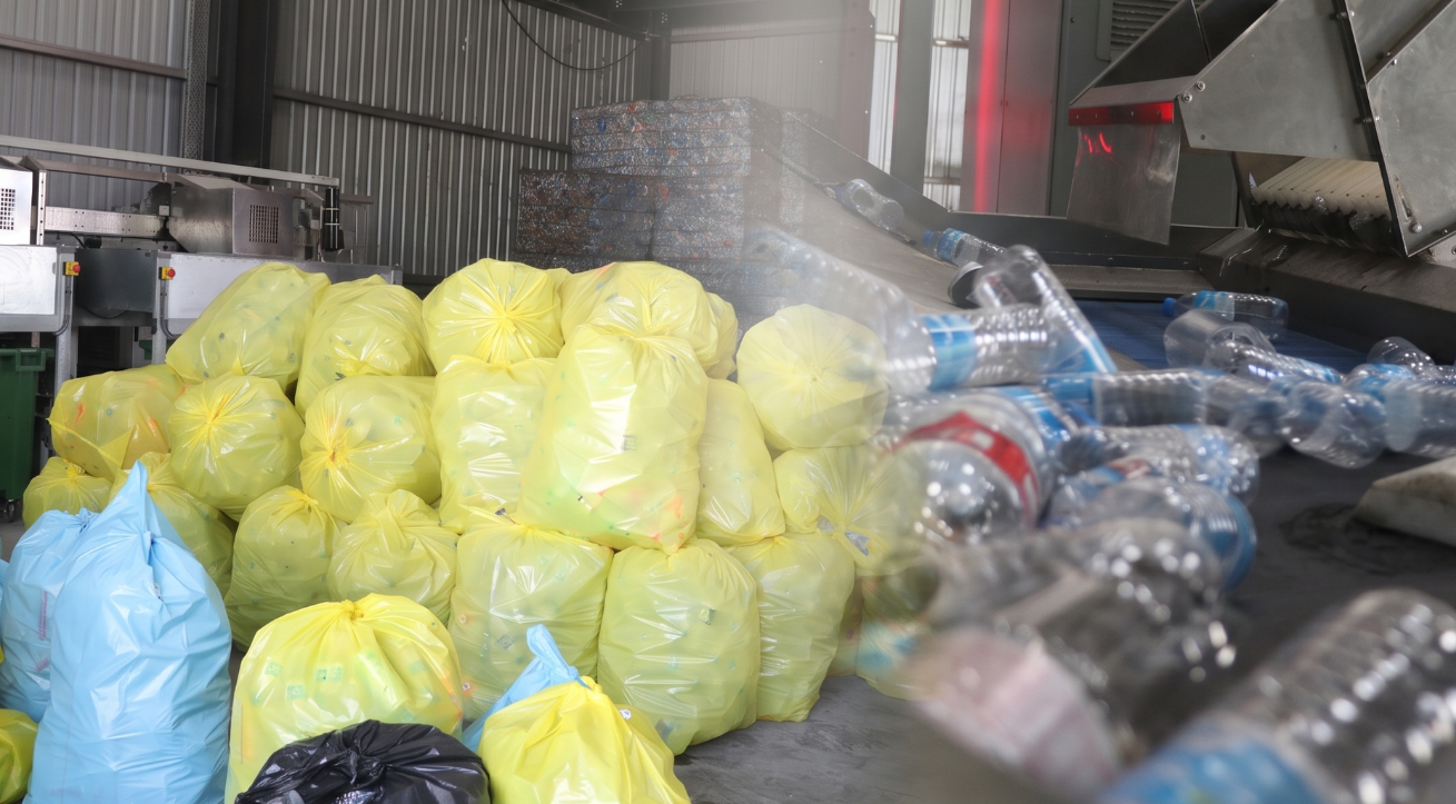 Çuvallarla şişe toplayanlar hayal kırıklığına uğradı: Beklenen para gelmedi