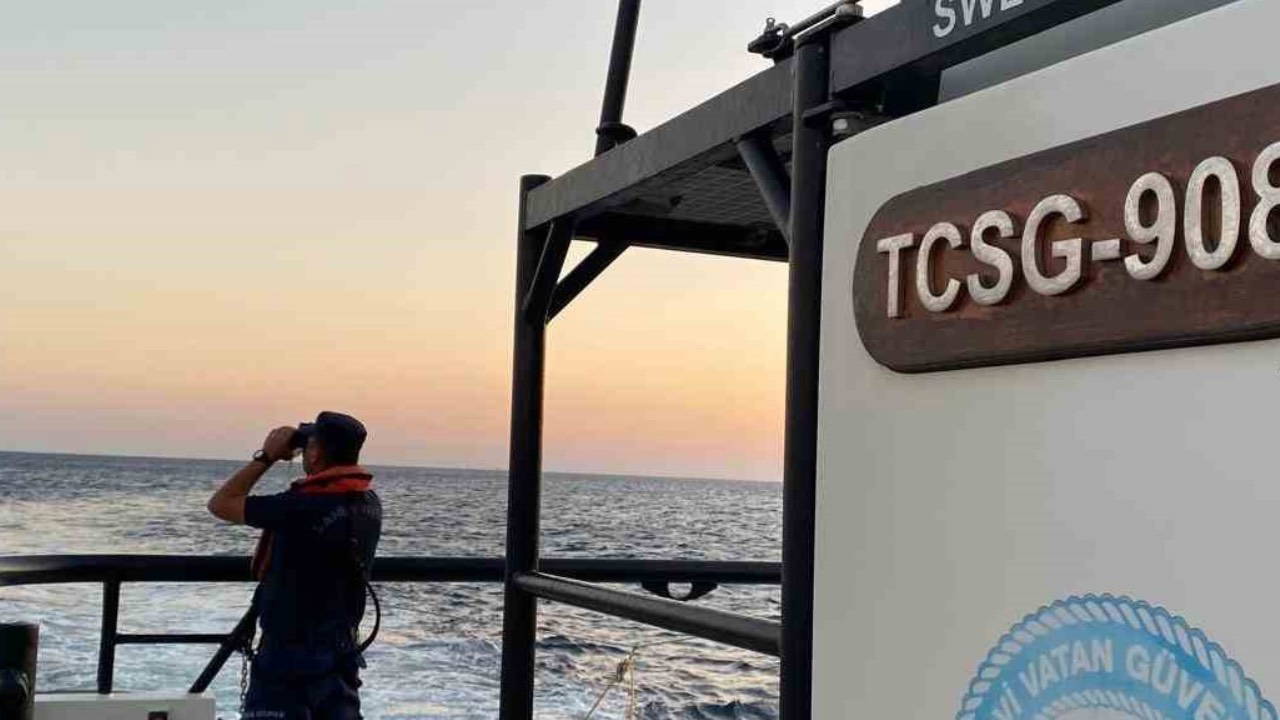 Bozcaada açıklarında zıpkınla dalış yapan kişi akıntıya kapıldı: Arama kurtarma seferberliği başlatıldı