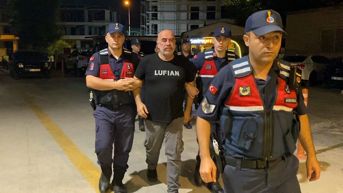 Yönetmen Ezel Akay ve kardeşi uyuşturucu operasyonunda gözaltında