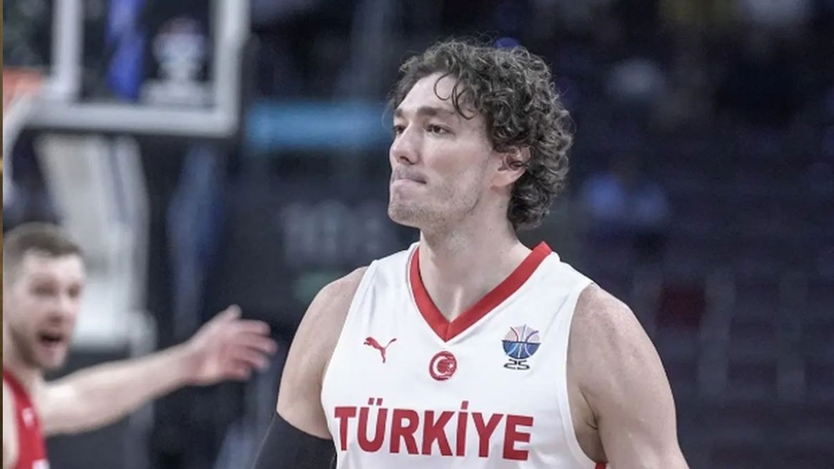 Cedi Osman, 3 yıllık yeni sözleşmeye imza attı