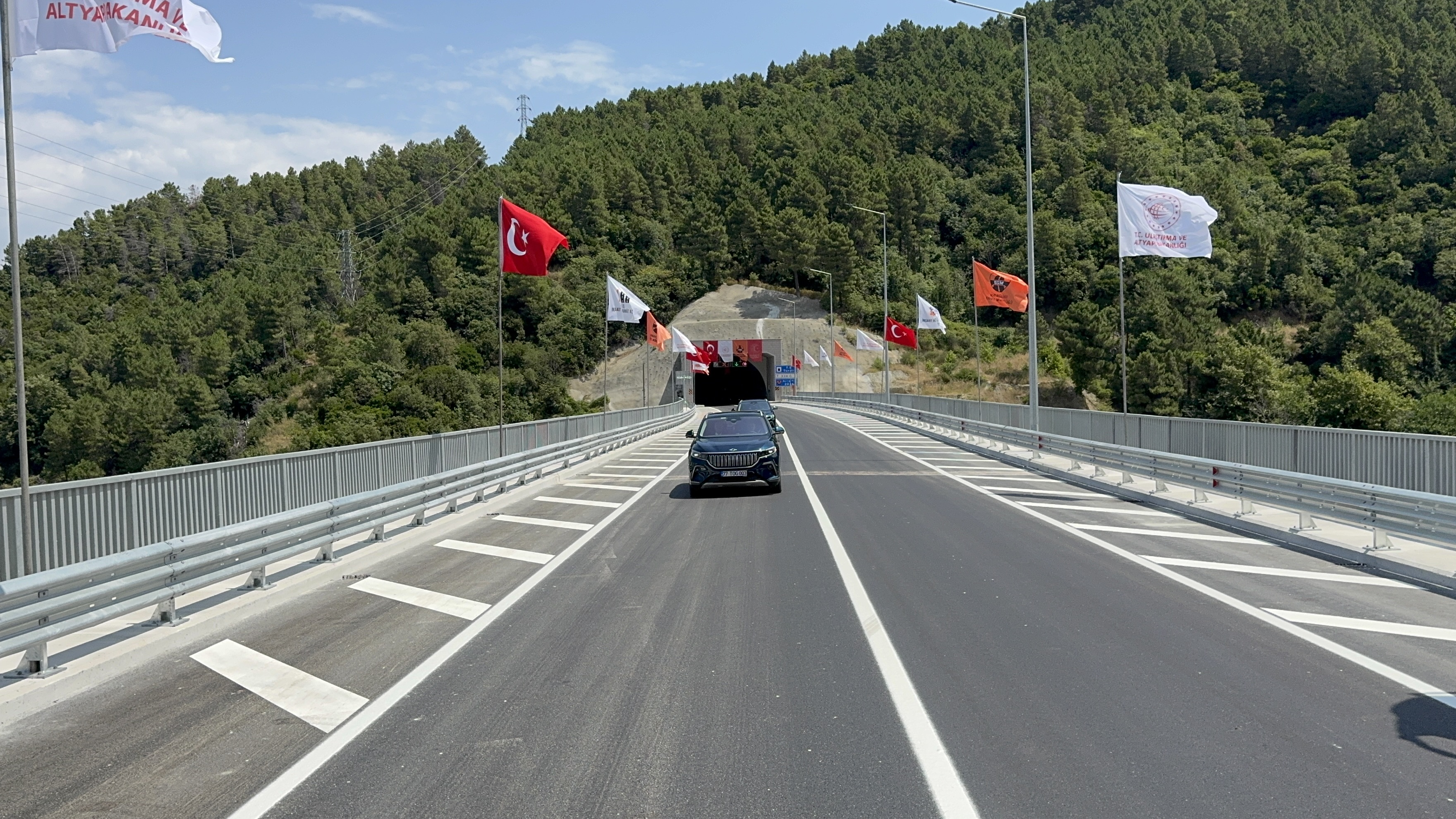 Yalova-Armutlu Yolu hizmete açıldı: 19 dakikalık yolculuk 3 dakikaya iniyor