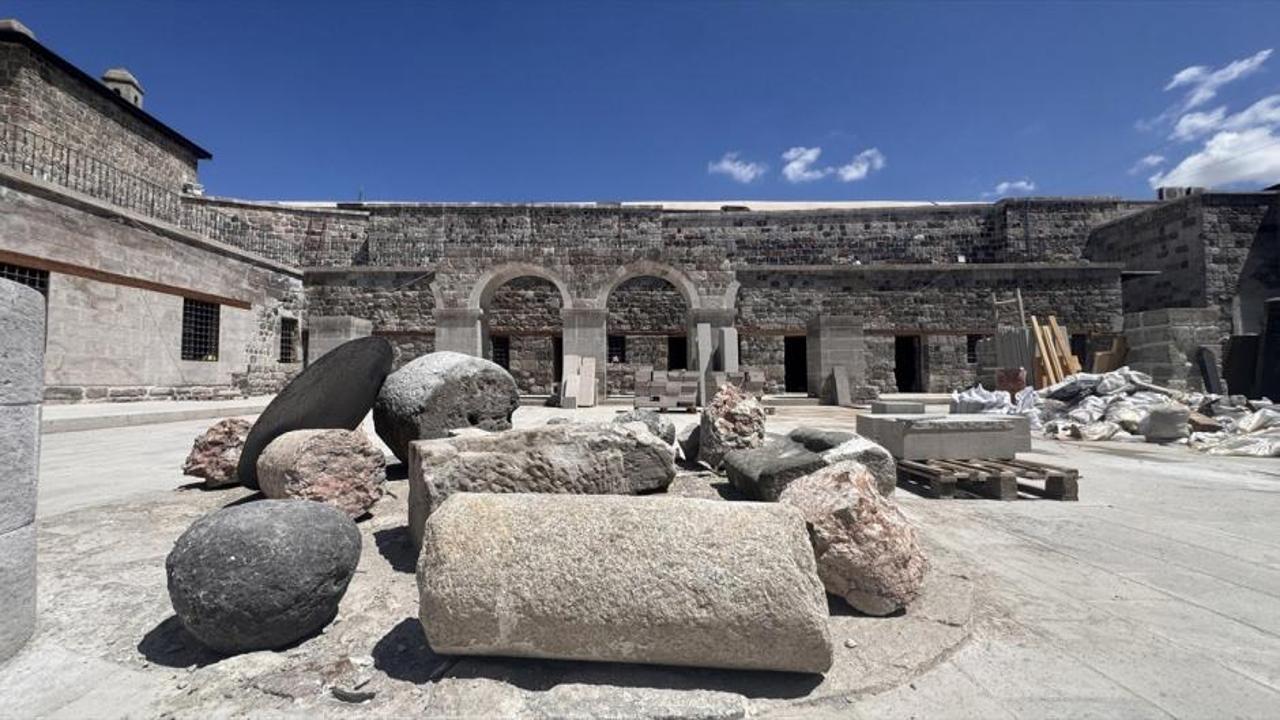 Kayseri'de Yüzyıllar Sonra Gün Yüzüne Çıkarılan Gön Hanı Tarihe Işık Tutuyor