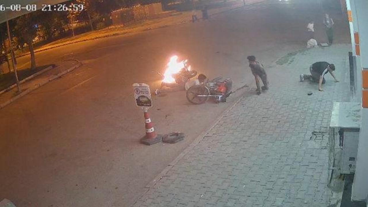 Şanlıurfa'da iki motosikletin kafa kafaya çarpıştığı kaza güvenlik kamerasında