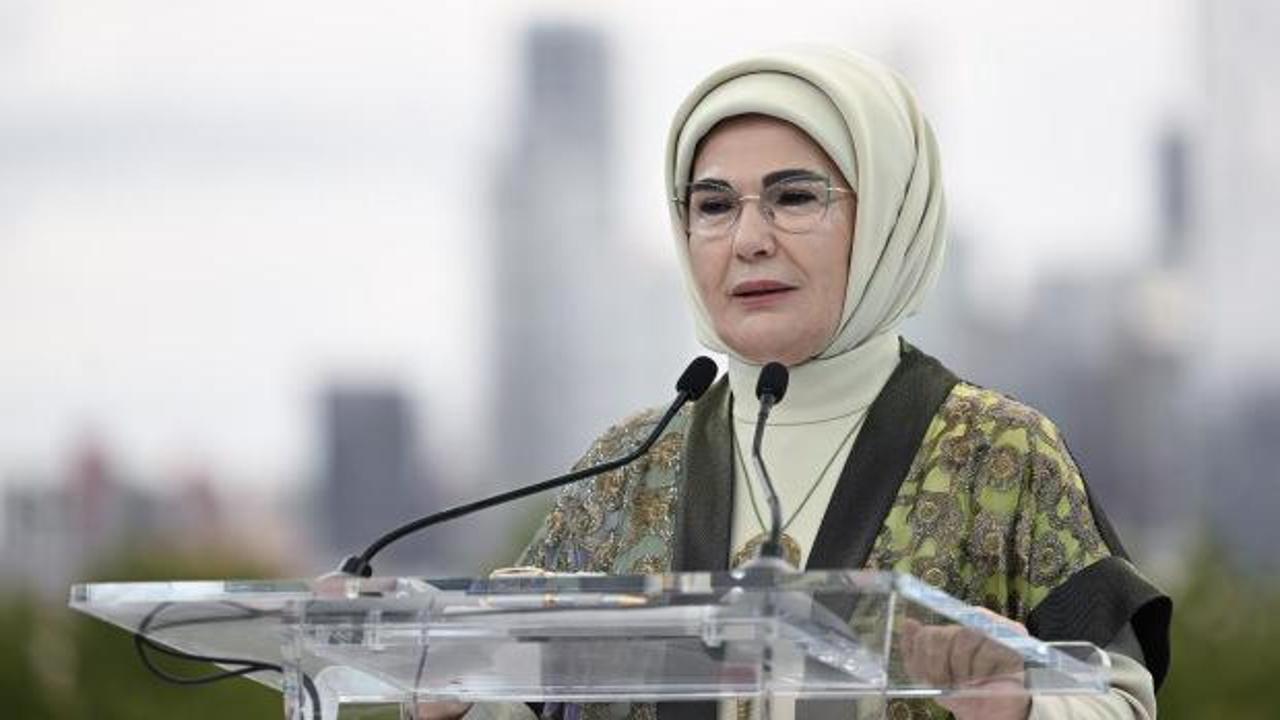 Emine Erdoğan'dan AK Parti'ye 25. yıl mesajı: 'Nice ilkin öncüsü oldu'