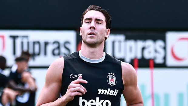Vlahovic, Beşiktaş'ta ilk antrenmanına çıktı: Yeni sezon hazırlıkları hızlandı