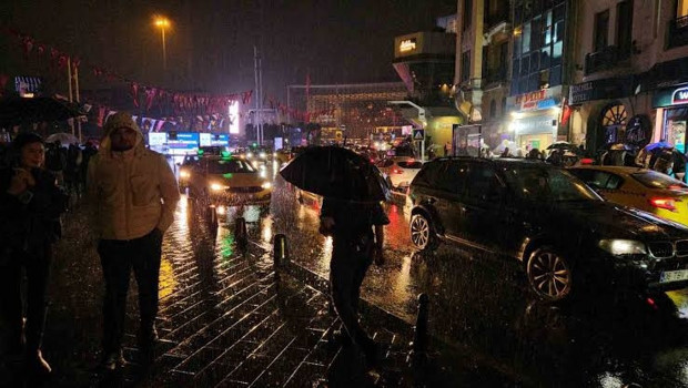 İstanbul'da meteorolojinin uyarısı gerçekleşti: Şehir genelinde yağış etkili oluyor