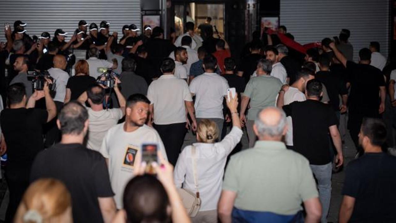 CHP Ankara İl Başkanlığı'nda gece yarısı gerginliği: Polis devreye girdi