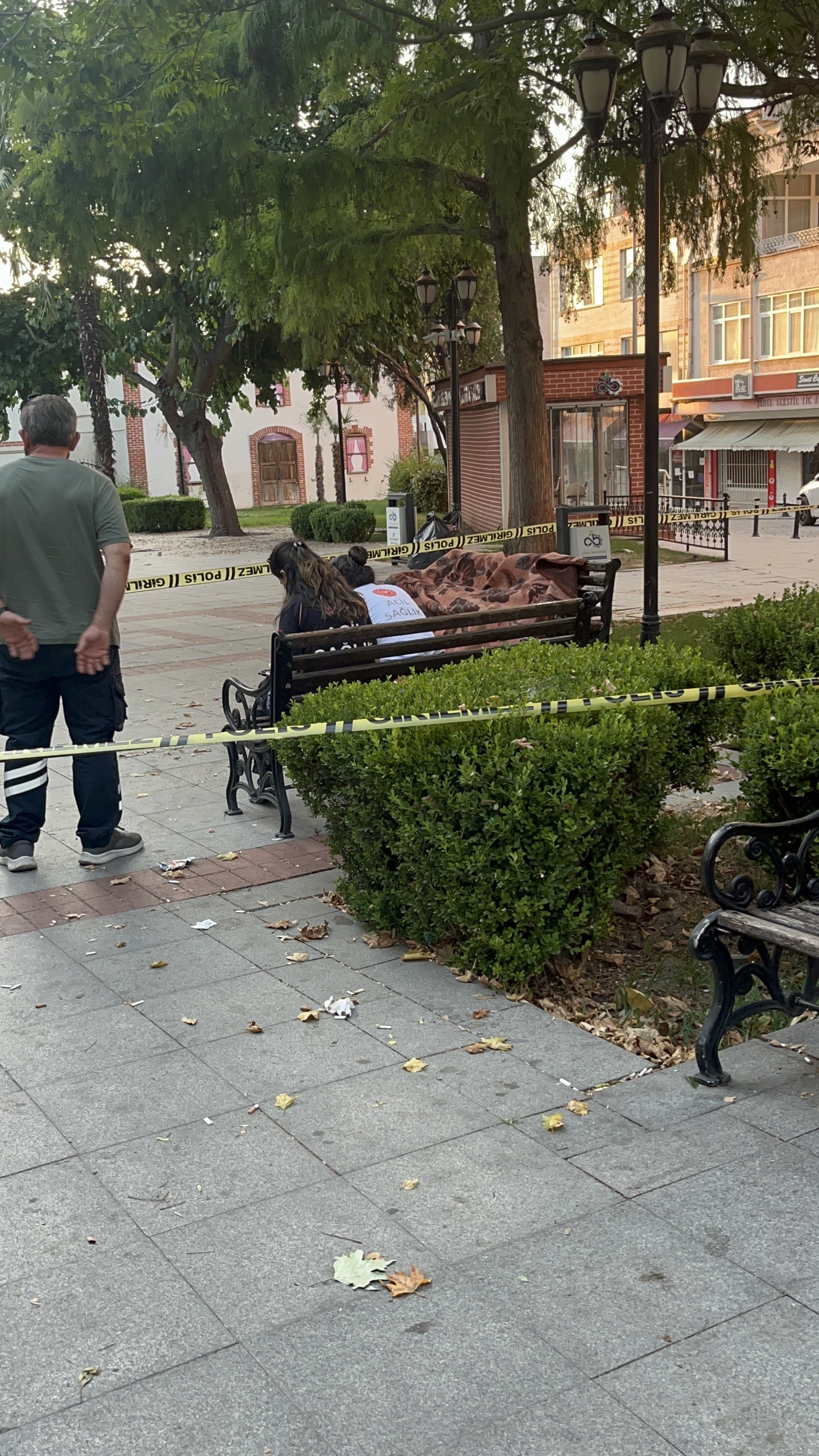 Tekirdağ'da park bankında acı son: Battaniyenin altında cansız bedeni bulundu