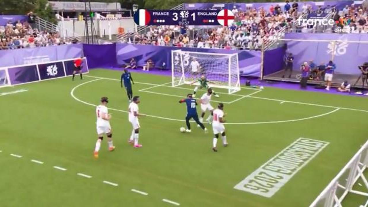 Kendi sahasından başladı, rakip kalede noktaladı! Görme engelli futbolcudan muhteşem gol
