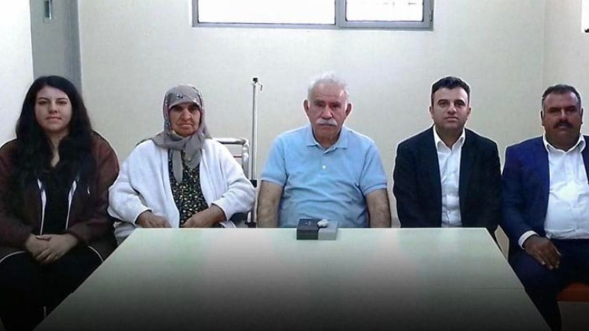 DEM Parti milletvekili cezaevinde çekilen aile fotoğrafını 10 ay sonra paylaştı