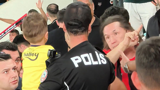 Gençlerbirliği-Fenerbahçe maçında çocuk taraftarın formasını çıkartan kişiye adli kontrol