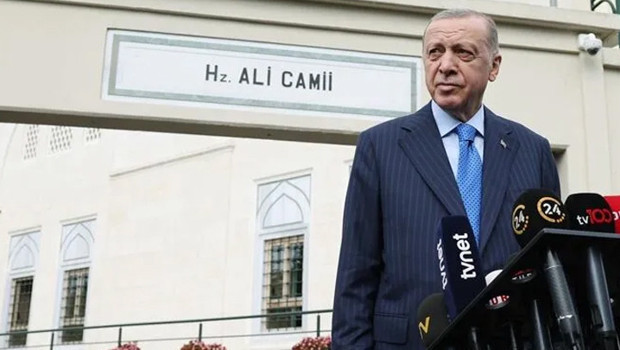 Cumhurbaşkanı Erdoğan, cuma namazını Üsküdar'daki tarihi Hz. Ali Camisi'nde eda etti