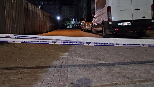 Sultangazi'de inşaat alanında toprak kayması: Sokakta çatlaklar oluştu
