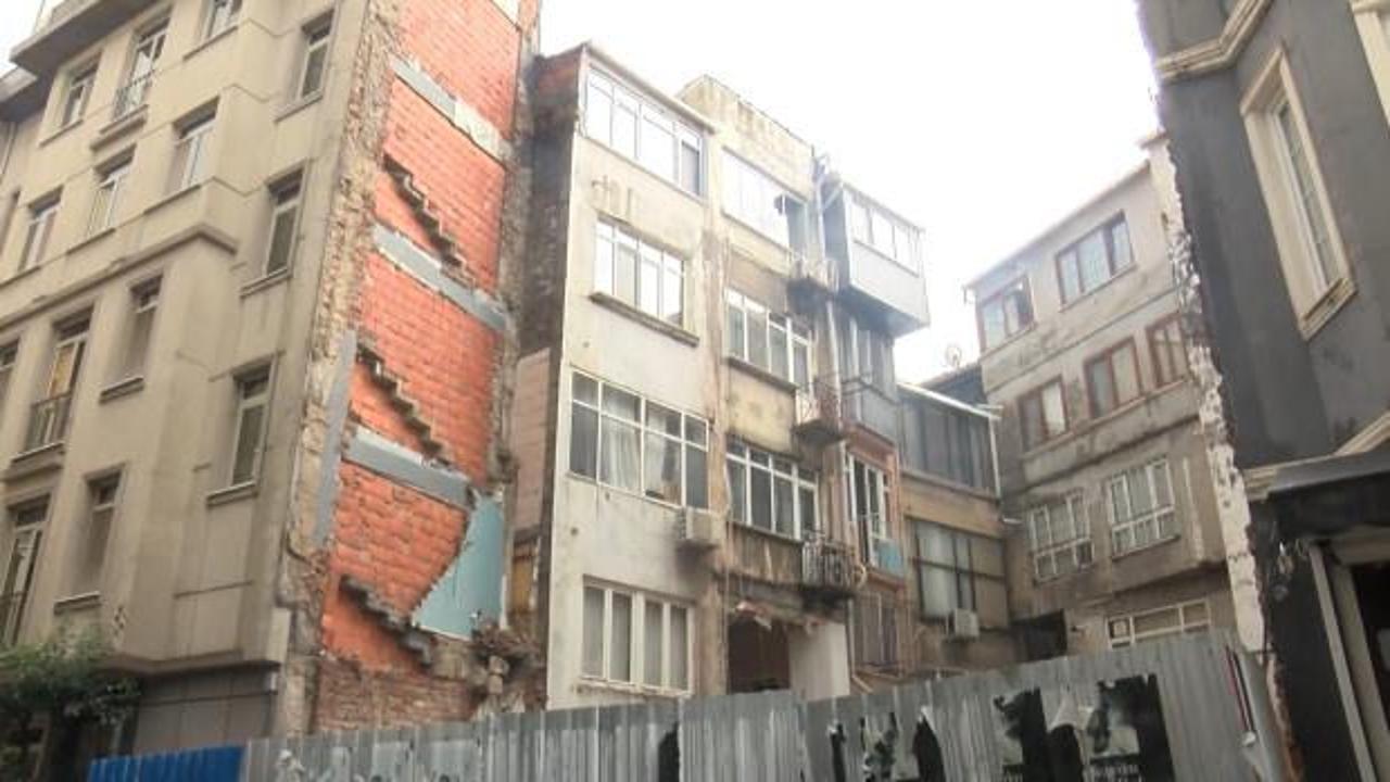 Şişli'de çöken duvar mahalleliyi korkuttu: 'Deprem oluyor sandık'