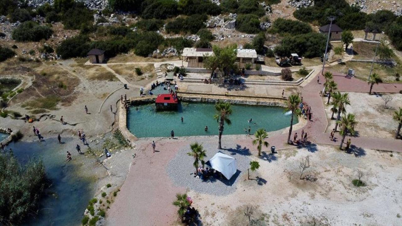 Antalya'nın 2 bin yıllık doğal şifa kaynağı sıcak havalarda yoğun ilgi görüyor