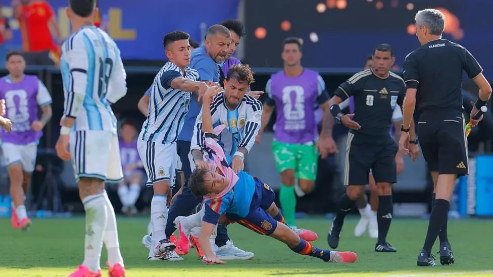 FIFA, Dünya Kupası Finalini Masaya Yatırıyor