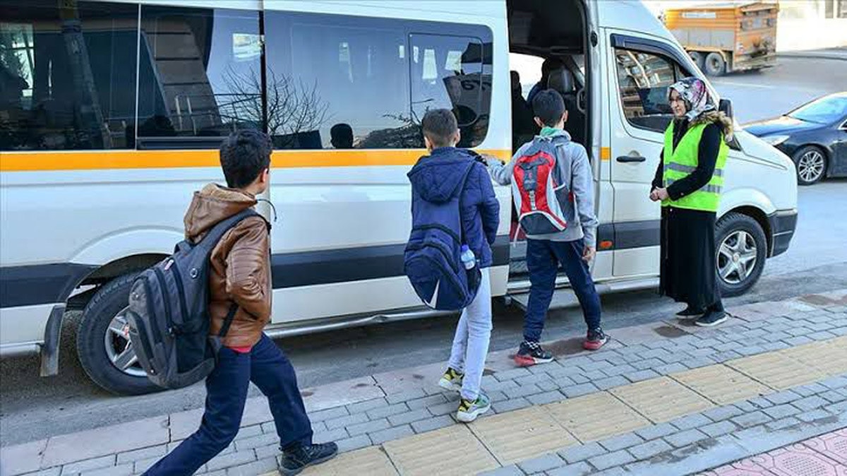 İstanbul'da Servis Ücretlerine Zam Yapıldı