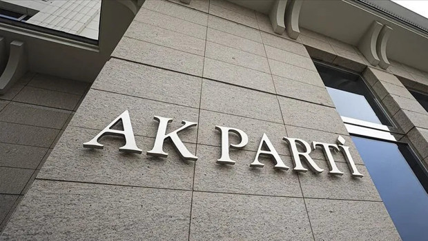 İzmir’de CHP ve diğer partilerden 500 kişi AK Parti’ye katıldı