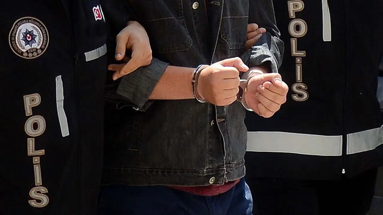 Gaziantep'te silah kaçakçılığı operasyonu: 13 yıl 6 ay cezası bulunan firari hükümlü yakalandı