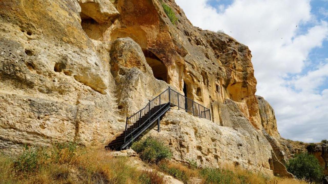 Gümüşhane'nin 'Sümela'sı' olarak bilinen tarihi Çakırkaya Manastırı turizme kazandırılmayı bekliyor