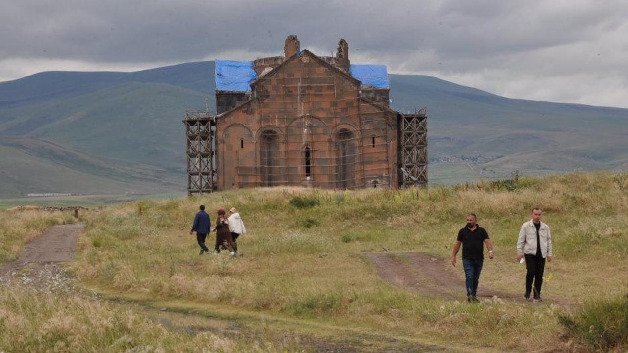 UNESCO mirası Ani Ören Yeri, '40 Kapılı Şehir' unvanıyla yerli ve yabancı turistleri ağırlıyor