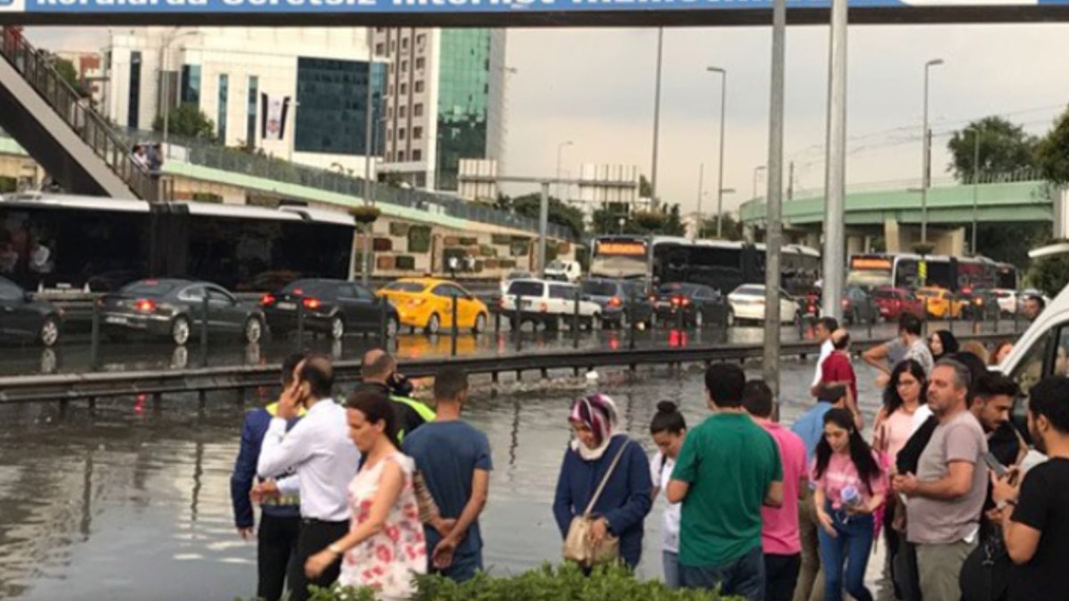 Meteoroloji'den İstanbul'a kritik fırtına uyarısı: 2017 kabusu geri mi geliyor?