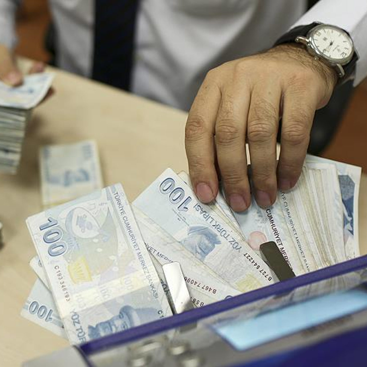 Asgari Ücrete Ara Zam İddiaları: Çalışma Bakanlığı'ndan Açıklama Bekleniyor
