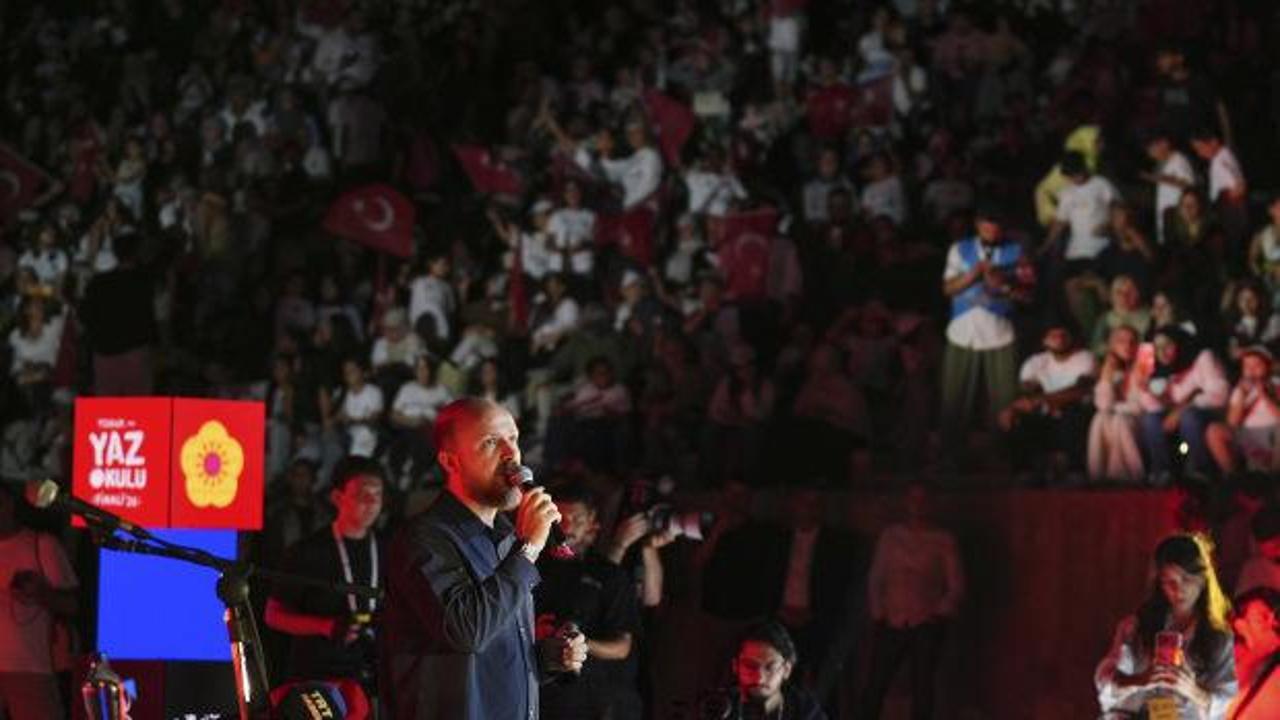 Bilal Erdoğan, TÜGVA İzmir Yaz Okulları Finalinde Sahne Aldı