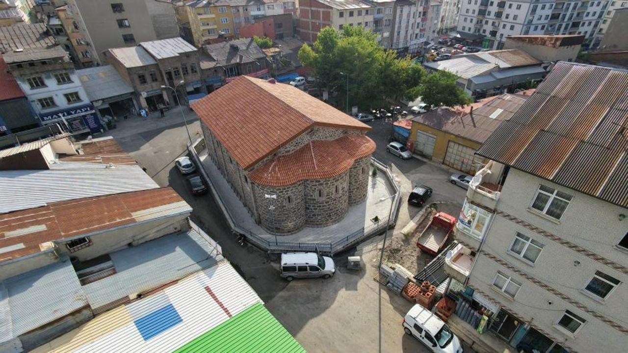 Erzurum'un 'Ayasofyası' olarak bilinen tarihi Fetih Camii'nde yüzyıllar sonra ortaya çıkarılan fresk görenleri hayran bıraktı