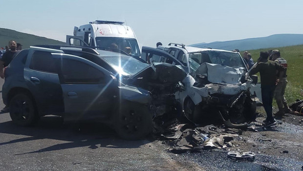 Ardahan'da zincirleme kaza: 3 kişi hayatını kaybetti, 4 kişi yaralandı