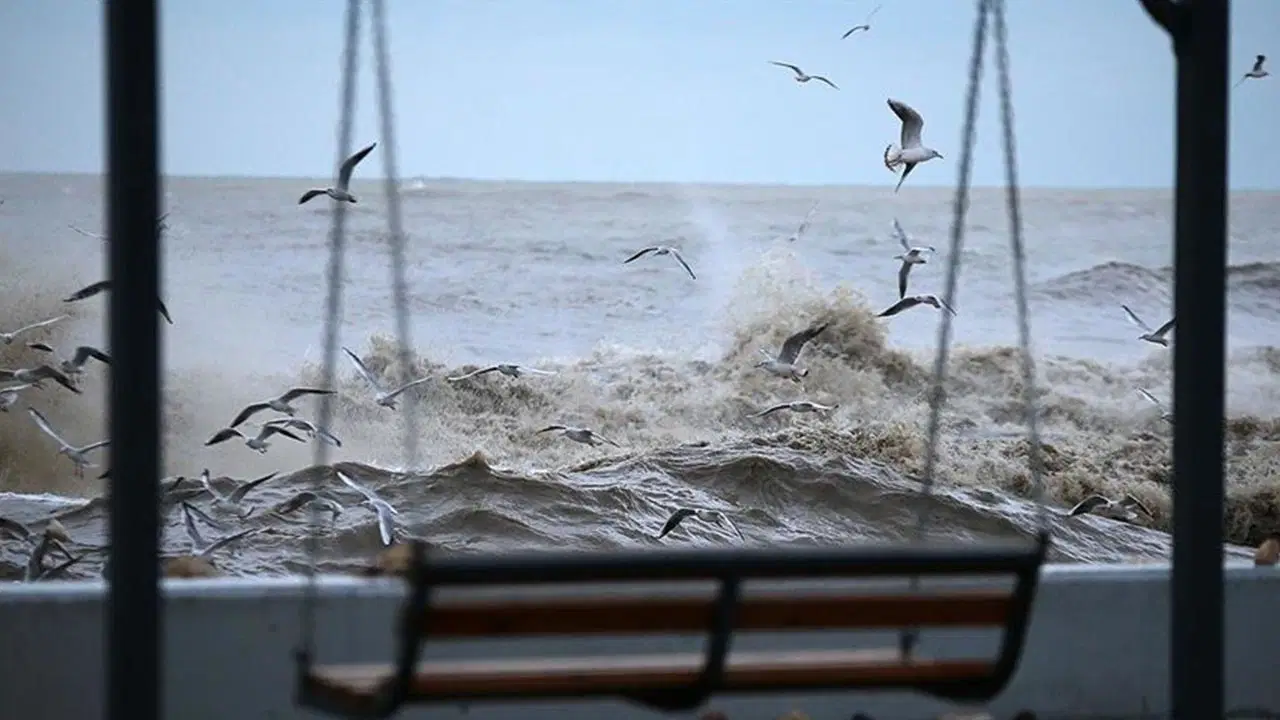 Meteoroloji'nin fırtına uyarısı sonrası 9 ilde denize giriş yasağı