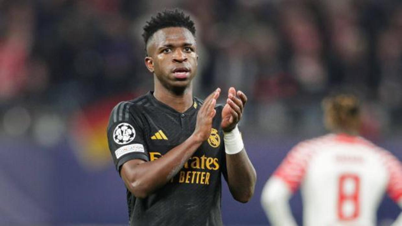 Vinicius Junior'dan Real Madrid'e 7 yıllık imza: Sözleşme 2032'ye kadar uzatıldı