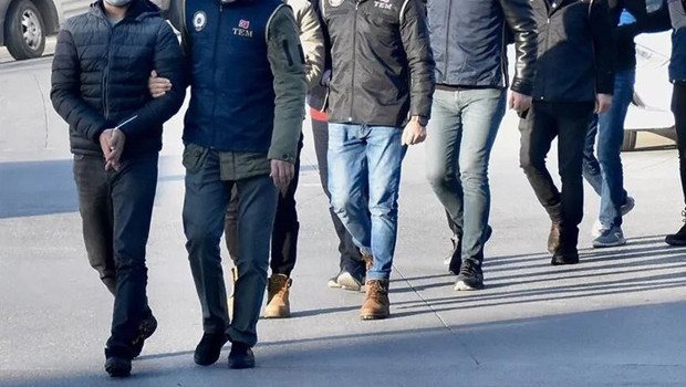 Afyonkarahisar'da FETÖ'nün mahrem yapılanmasına operasyon: 6 kamu görevlisi tutuklandı