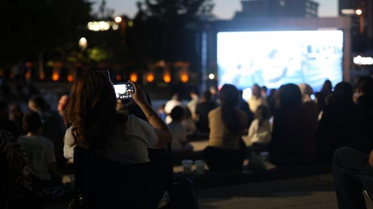 Konya'da yaz akşamlarına nostaljik dokunuş: Açık hava sinema günleri başladı