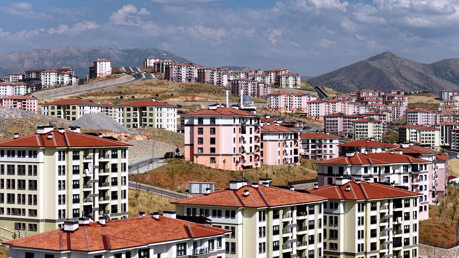 Bakan Kurum duyurdu: 81 ilde 7 milyon kişi sosyal konutlarına kavuştu