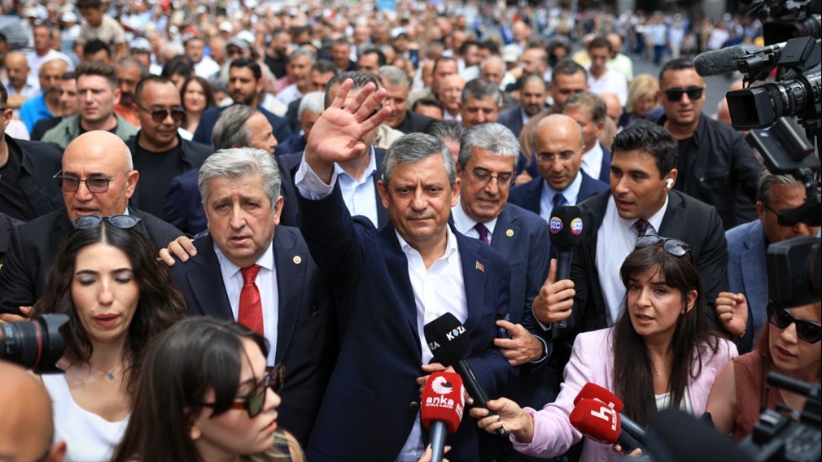 Türk siyaset sahnesine yeni bir parti daha katılıyor