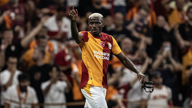 Victor Osimhen'den transfer açıklaması: 'Değerlendiririz'